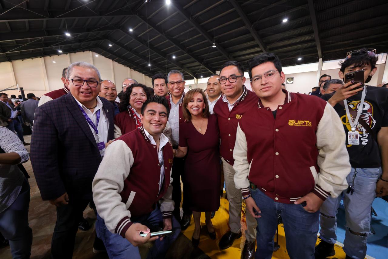 Gobernadora entrega apoyos del Programa Uniformes Escolares Gratuitos